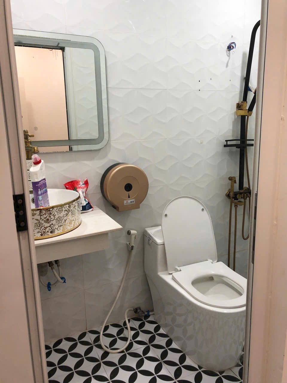 Cần bán gấp nhà 1 trệt 2 lầu thiết kế Tân Cổ Điện - Hiện đại. - Ảnh 2