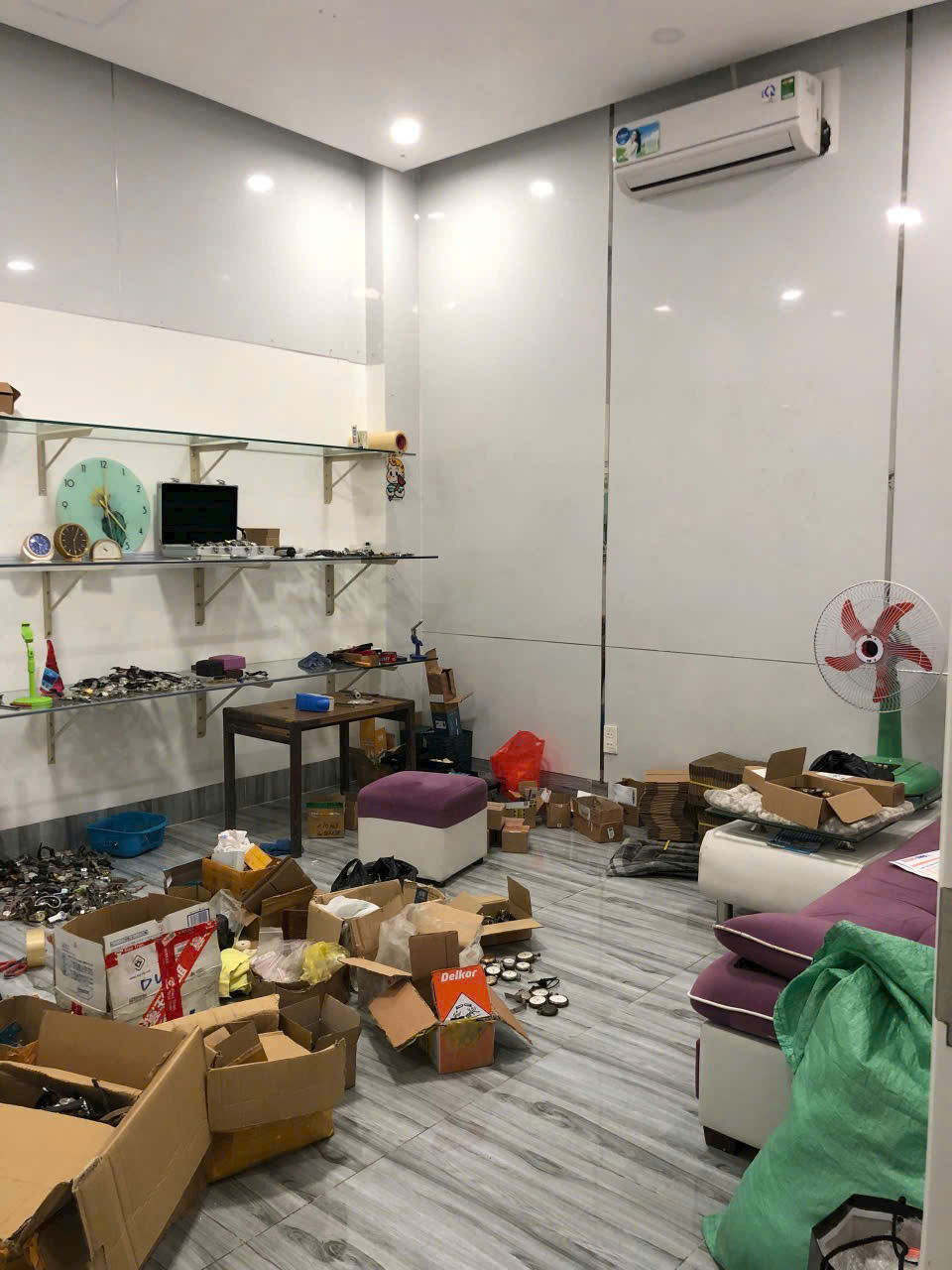 Cần bán gấp nhà 1 trệt 2 lầu thiết kế Tân Cổ Điện - Hiện đại. - Ảnh 3