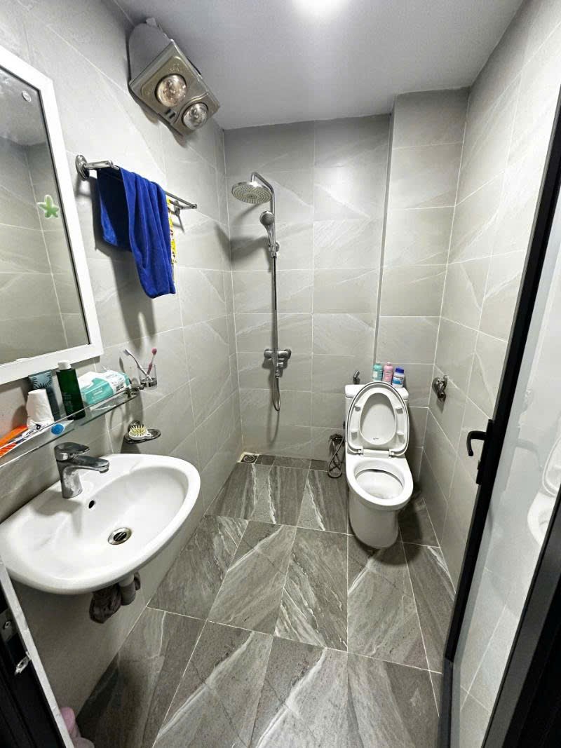 Nhà dân Thụy Khuê, ngõ thông ra hồ Tây, vào ở được ngay - Ảnh 4