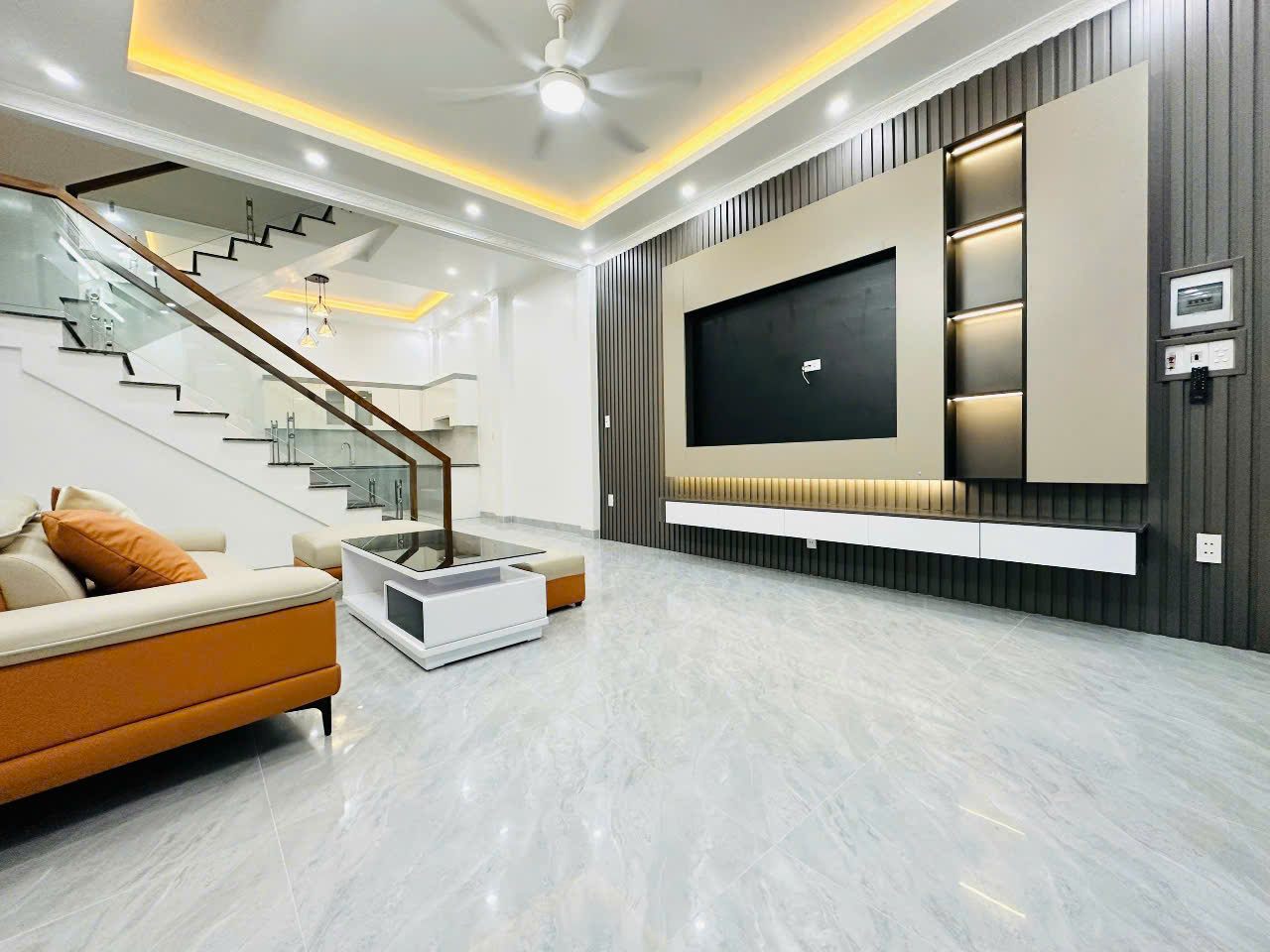 Bán nhà xây mới 50m 4 tầng Thiên Lôi gần AEON giá 3.35 tỉ ngõ cực nông - Ảnh 1