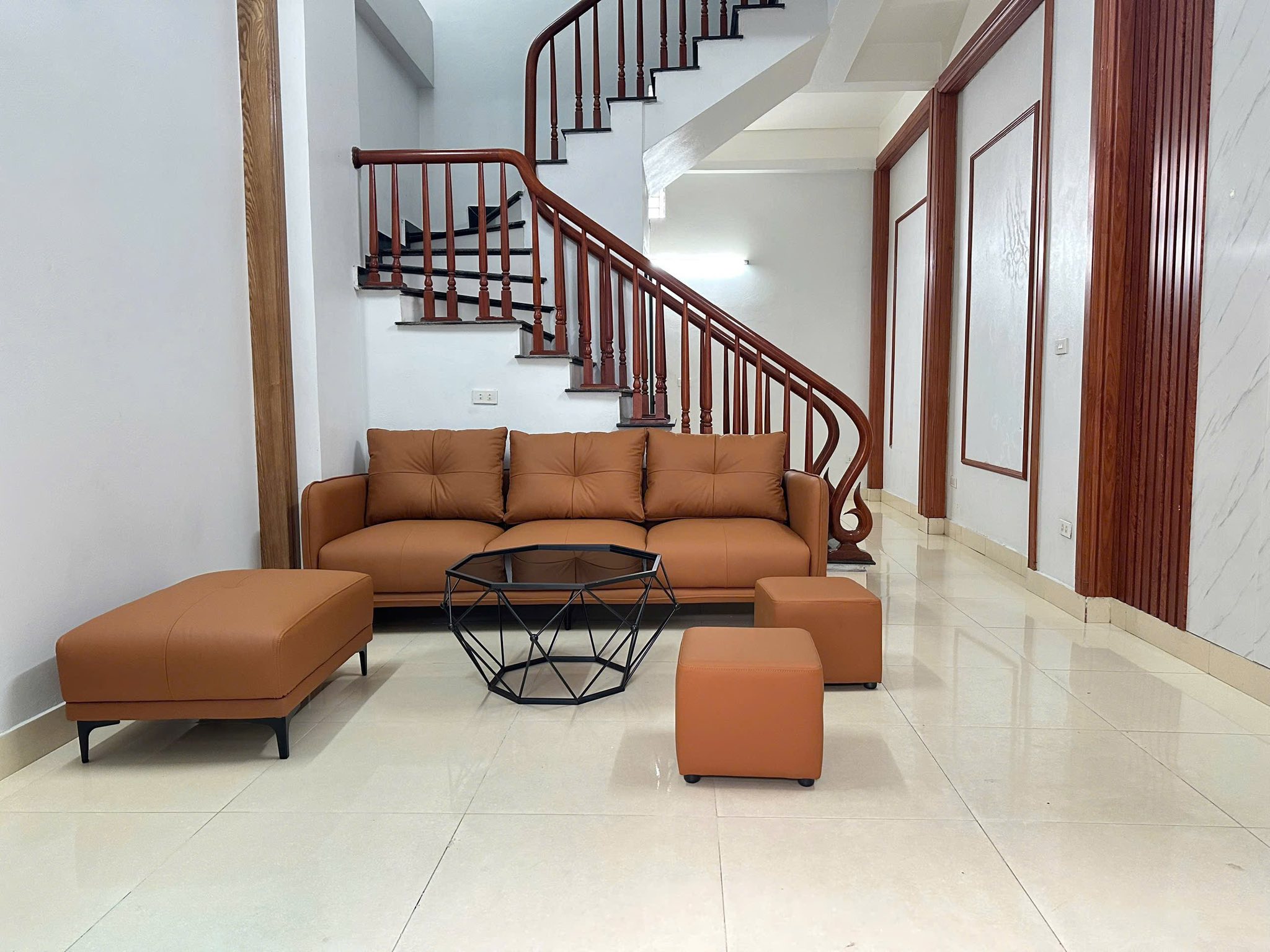 Bán căn nhà 3 tầng ngõ khu Vịt Cỏ Hồ Sen, ph Tân Bình, TP HD, 40m2, 3 ngủ, 2.05 tỷ, trung tâm - Ảnh chính