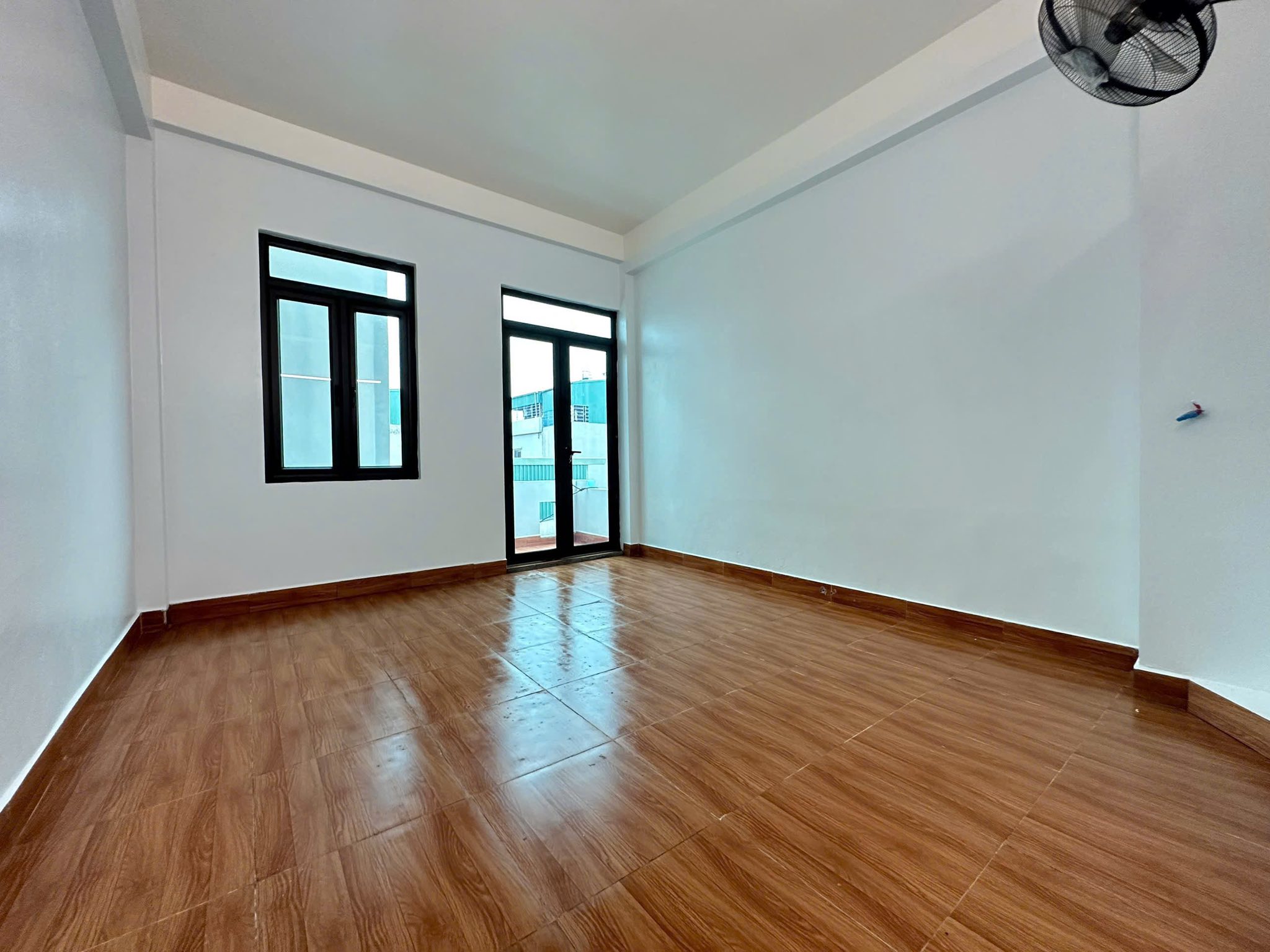 Bán căn nhà 3 tầng ngõ khu Vịt Cỏ Hồ Sen, ph Tân Bình, TP HD, 40m2, 3 ngủ, 2.05 tỷ, trung tâm - Ảnh 2
