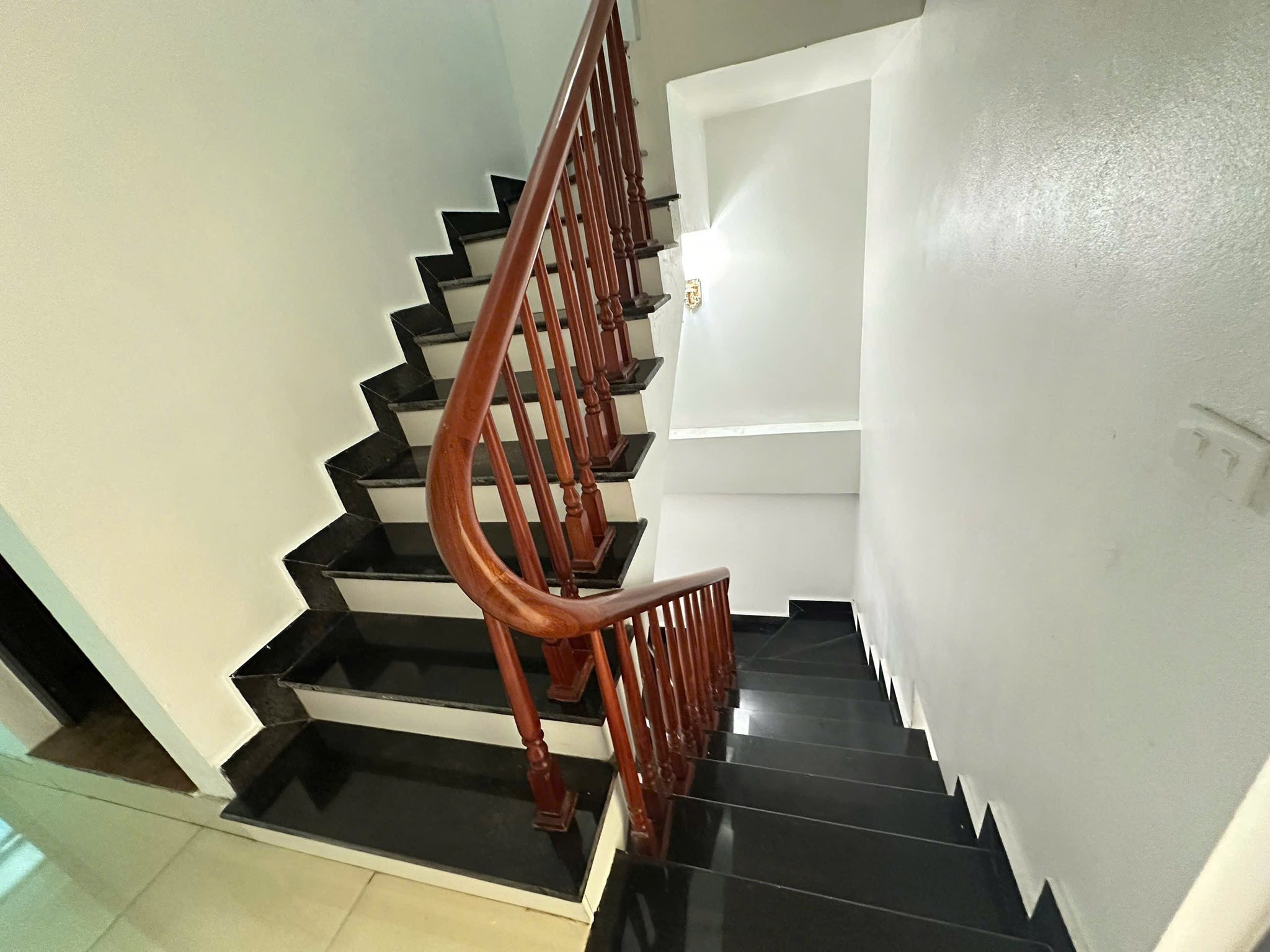 Bán căn nhà 3 tầng ngõ khu Vịt Cỏ Hồ Sen, ph Tân Bình, TP HD, 40m2, 3 ngủ, 2.05 tỷ, trung tâm - Ảnh 5