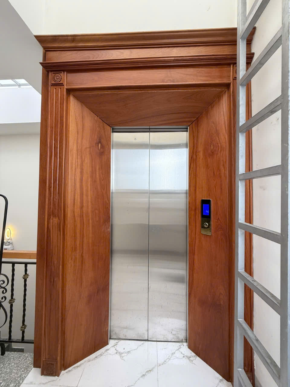 Bán Gấp Nhà mặt tiền đường Bình Long Tân Phú 72m2,5 tầng thang máy Nhỉnh 17 tỷ - Ảnh 2