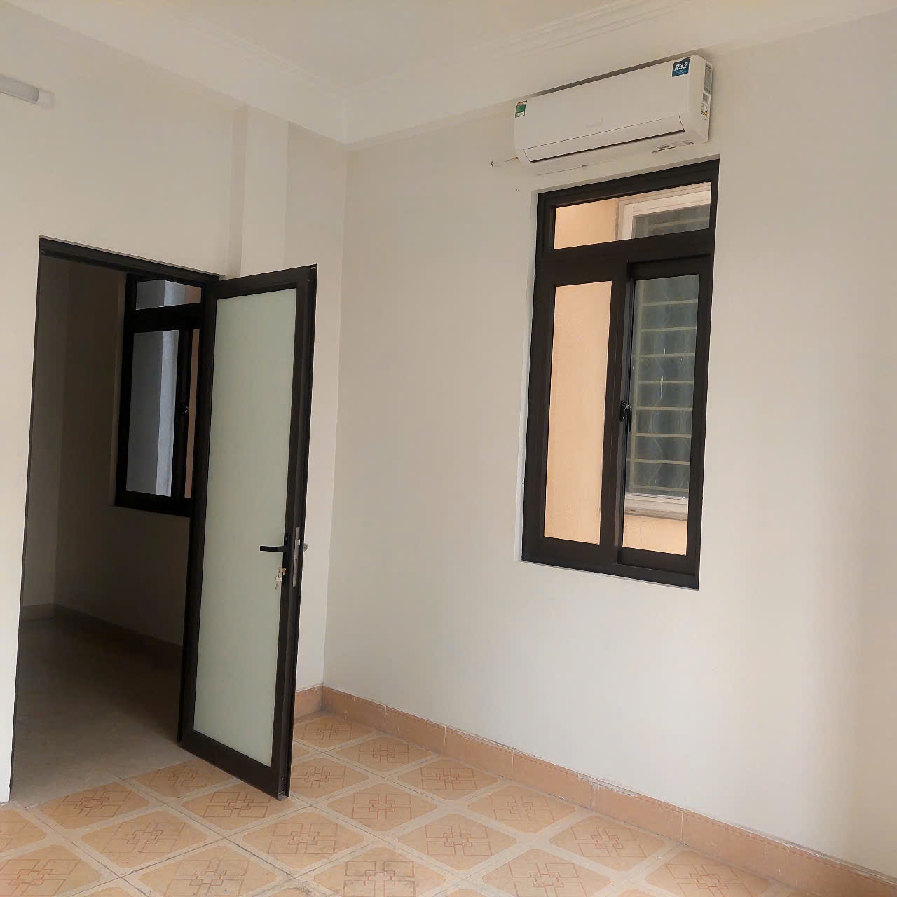 Chính chủ cần bán nhà riêng xây 4 tầng một tum, ngõ rộng 2m cách đường ô tô 100m tại Cầu Bươu, - Ảnh 3