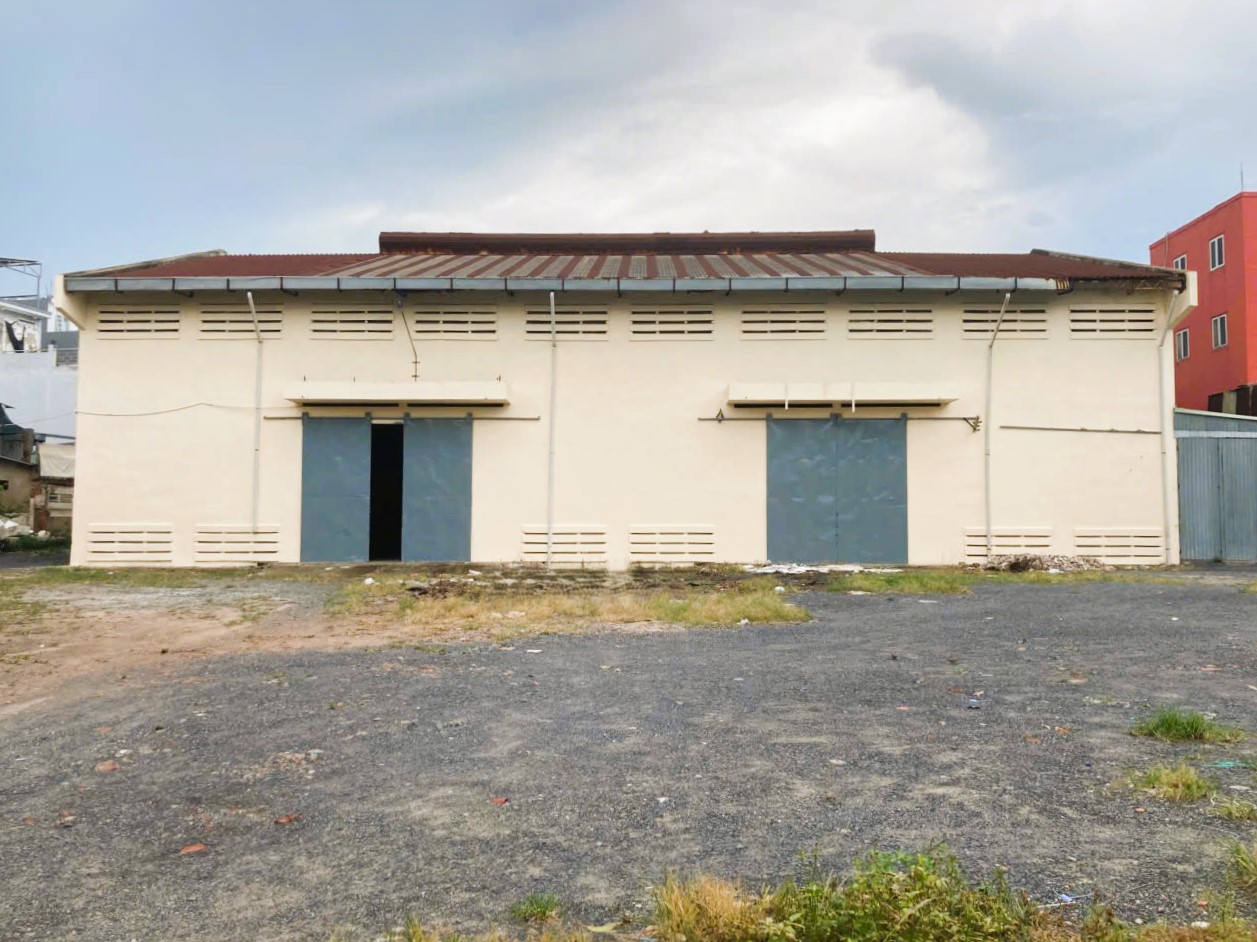 Cho thuê kho bãi diện tích lên đến 2600m2 trung tâm hóc môn - Ảnh 1