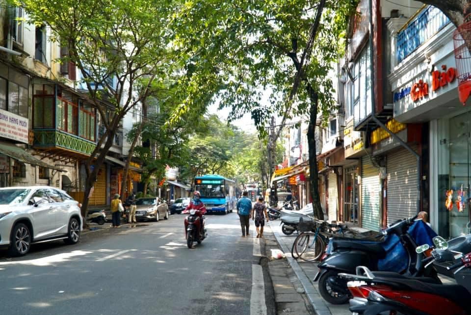 Cần bán nhanh nhà phố Hàng Muối - Ảnh 1