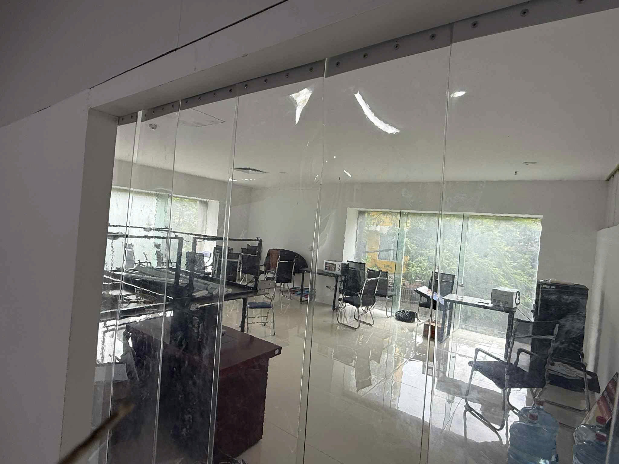 CẦN NHƯỢNG VĂN PHÒNG GẤP ĐẶC BIỆT: TẶNG luôn bàn ghế ai vào dùng được luôn - Ảnh chính