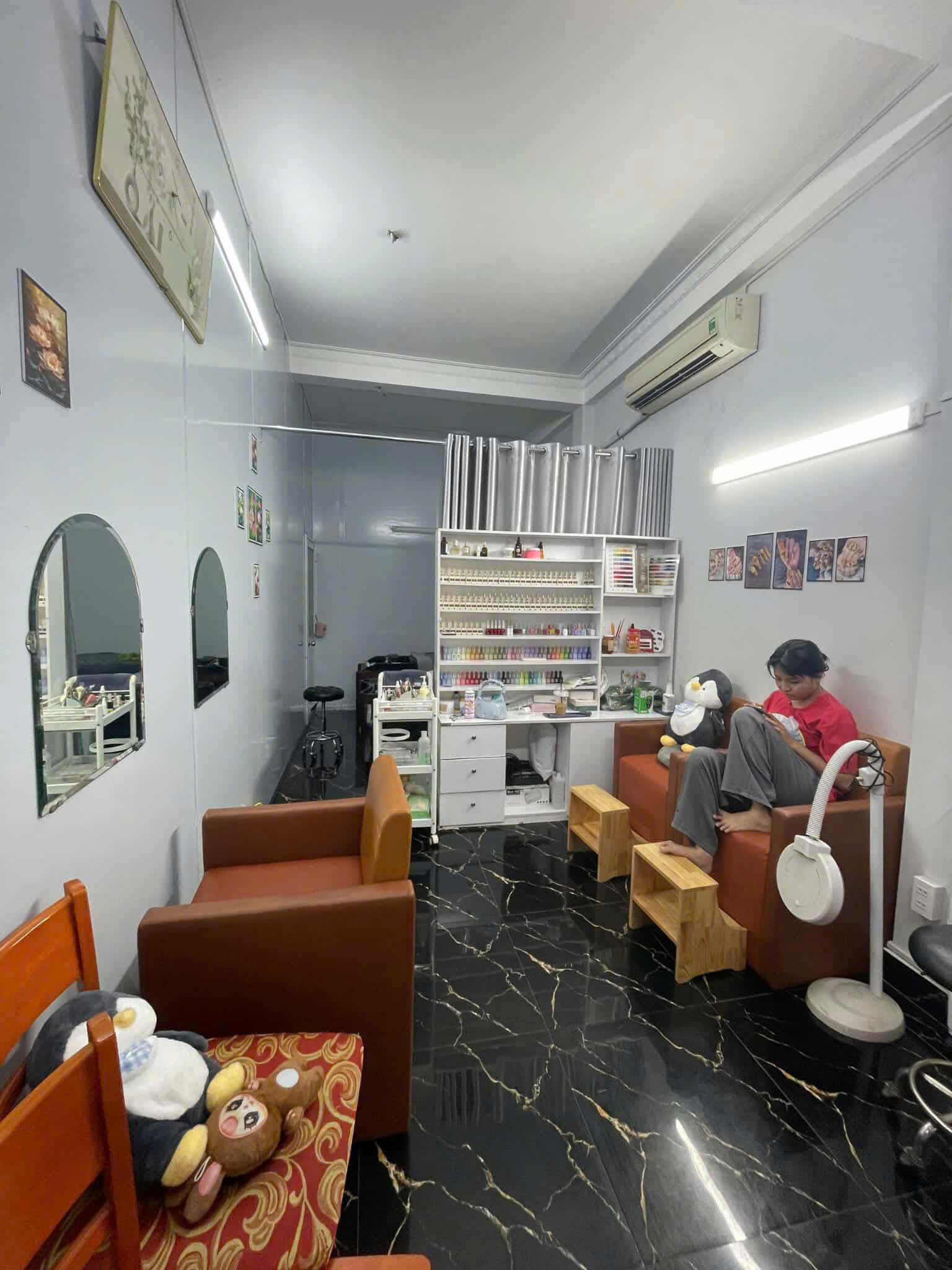 Cần sang lại tiệm nail gấp: Mặt bằng đường lớn Nguyễn Sơn - Ảnh 2