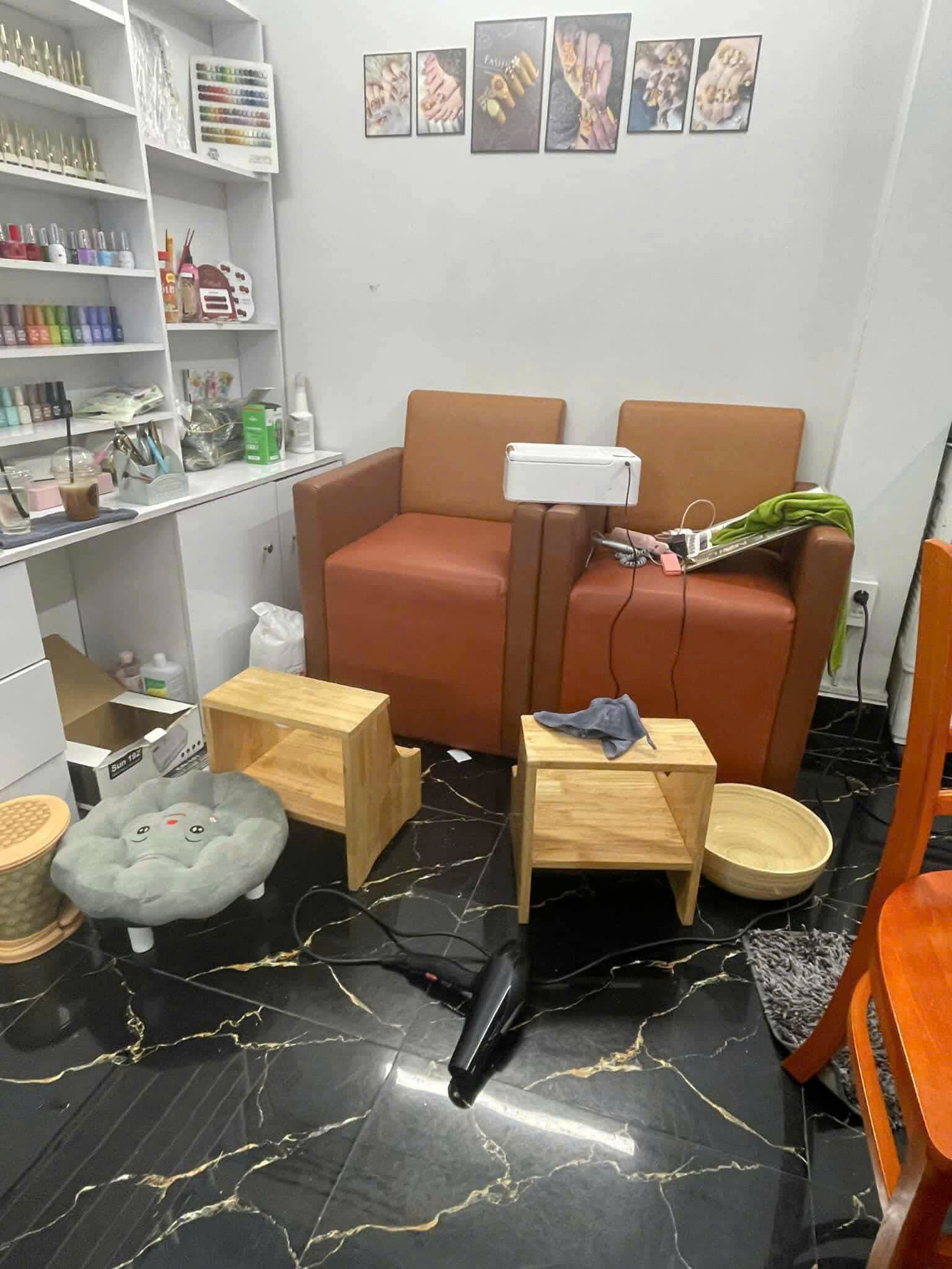 Cần sang lại tiệm nail gấp: Mặt bằng đường lớn Nguyễn Sơn - Ảnh 1