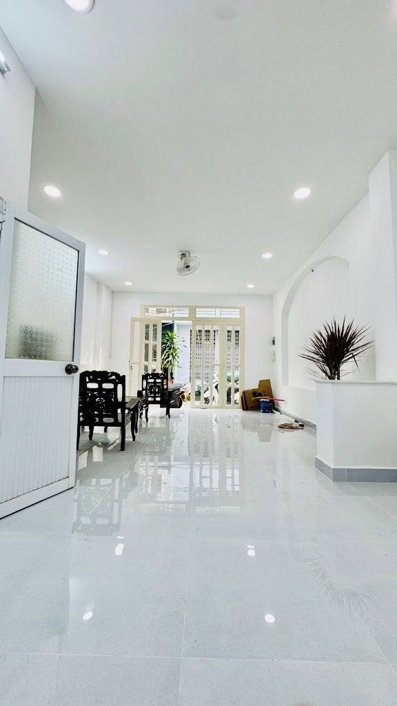 KHÔNG CĂN 2 - GÒ DẦU HẺM 6M THÔNG - SÁT MT - NHÀ MỚI 2 TẦNG - N 4.5 NHỈNH 5 - Ảnh chính
