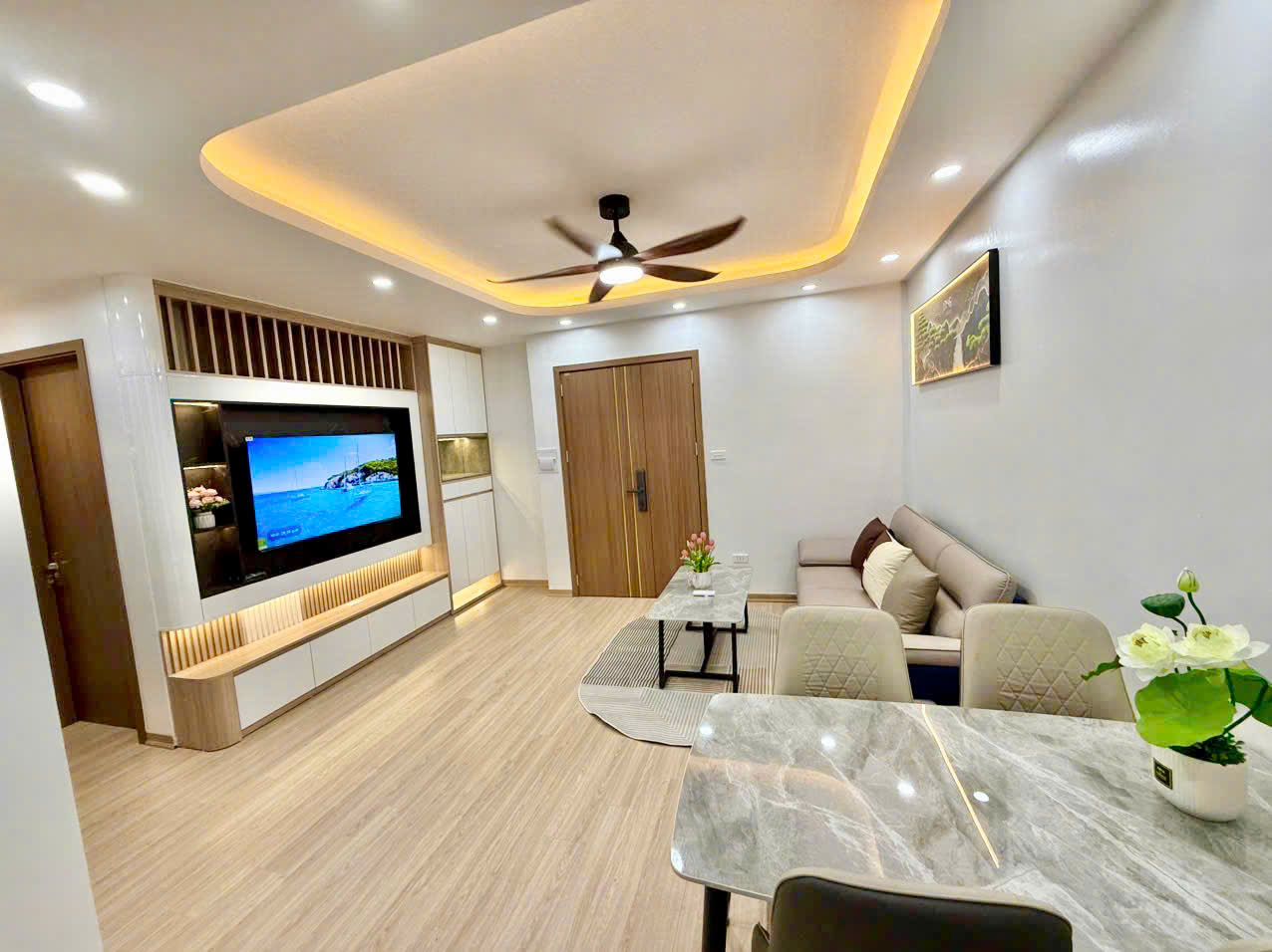 Bán căn hộ chung cư sổ đỏ Nơ 10 Linh Đàm, Q. Hoàng Mai DT 56m2, 2 ngủ, 3.x tỷ - Ảnh chính