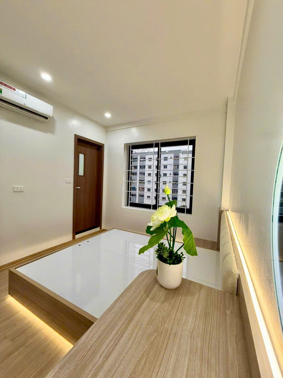 Bán căn hộ chung cư sổ đỏ Nơ 10 Linh Đàm, Q. Hoàng Mai DT 56m2, 2 ngủ, 3.x tỷ - Ảnh 4