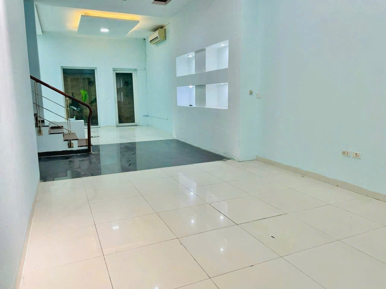 Cho thuê biệt thự Mỹ Đình 2 150m2 4 tầng giá 45 triệu/tháng - Ảnh 1