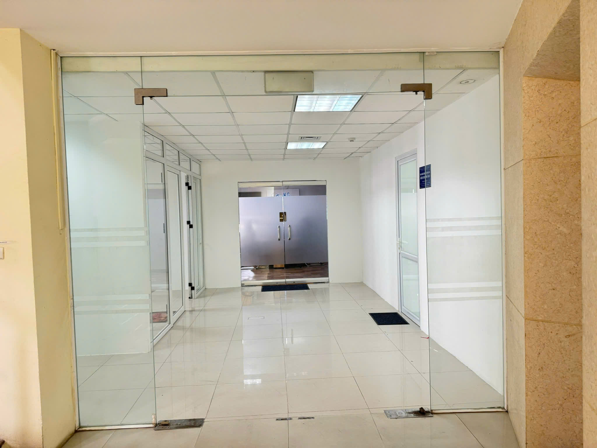 CHO THUÊ VĂN PHÒNG 80M² – TÒA NHÀ HT BUILDING, 28 XUÂN LA, TÂY HỒ - Ảnh chính