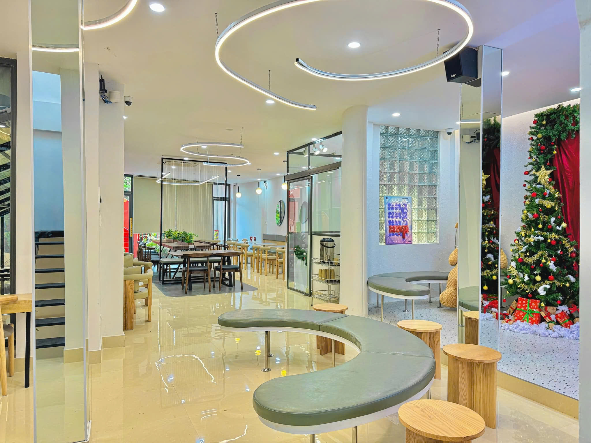 Cần sang toàn bộ quán cafe nằm ngay mặt tiền trung tâm TP.Huế - Ảnh 2