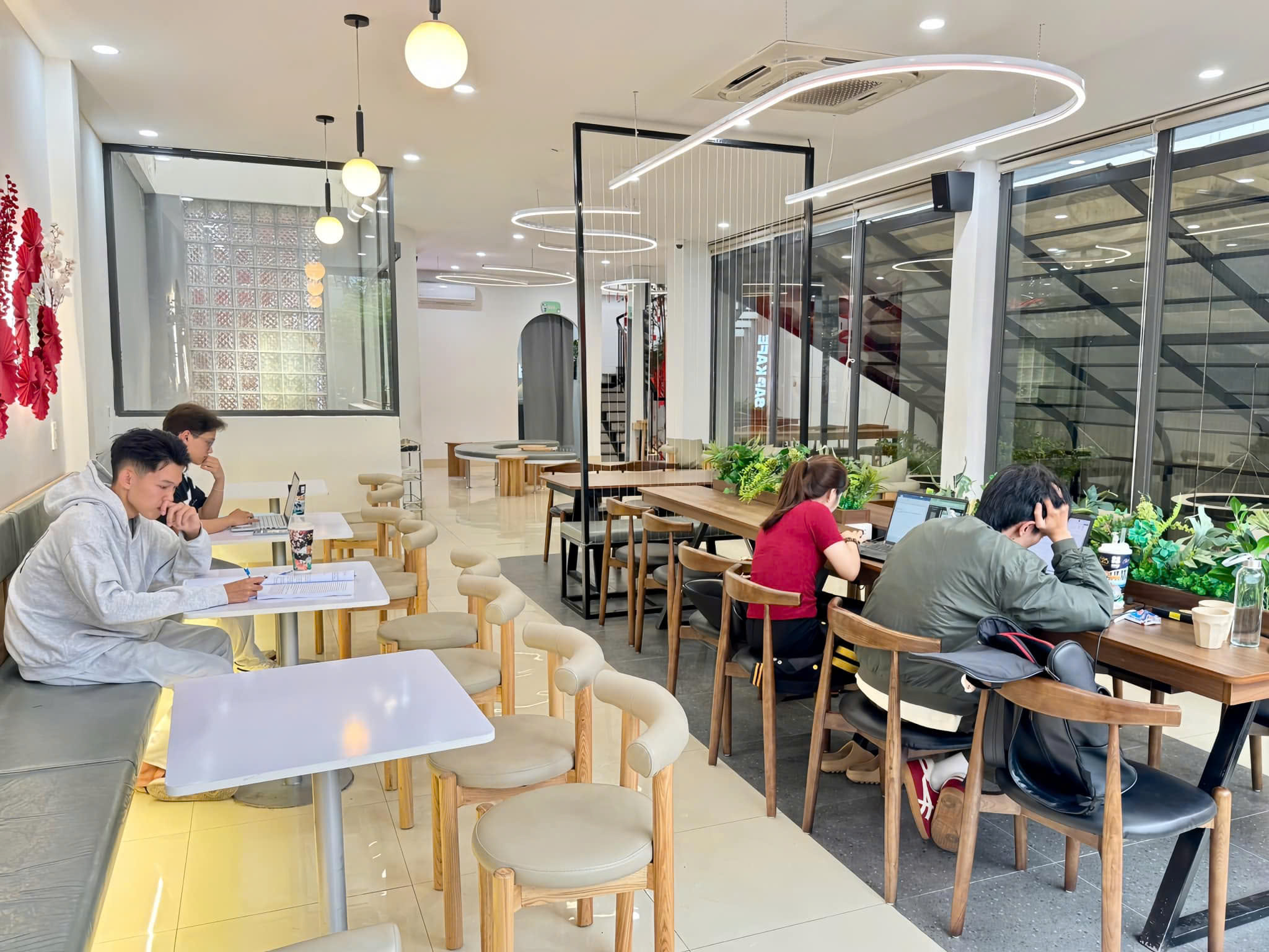 Cần sang toàn bộ quán cafe nằm ngay mặt tiền trung tâm TP.Huế - Ảnh 1