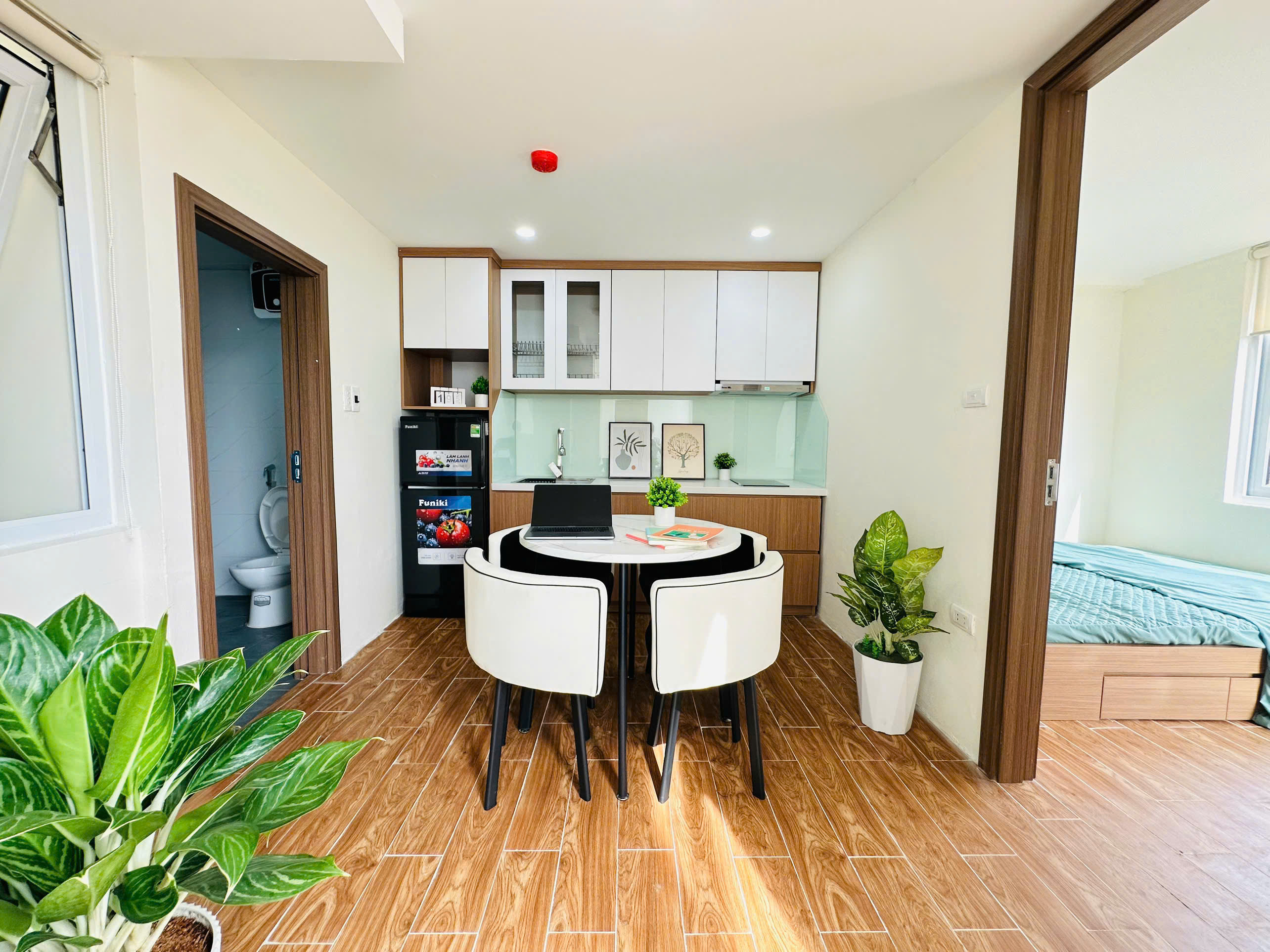 (Cực Hiếm) Căn hộ 2 phòng ngủ cao cấp 40m2 mới khai trương tại mặt phố Trúc Khê - Có máy giặt riêng - Ảnh chính