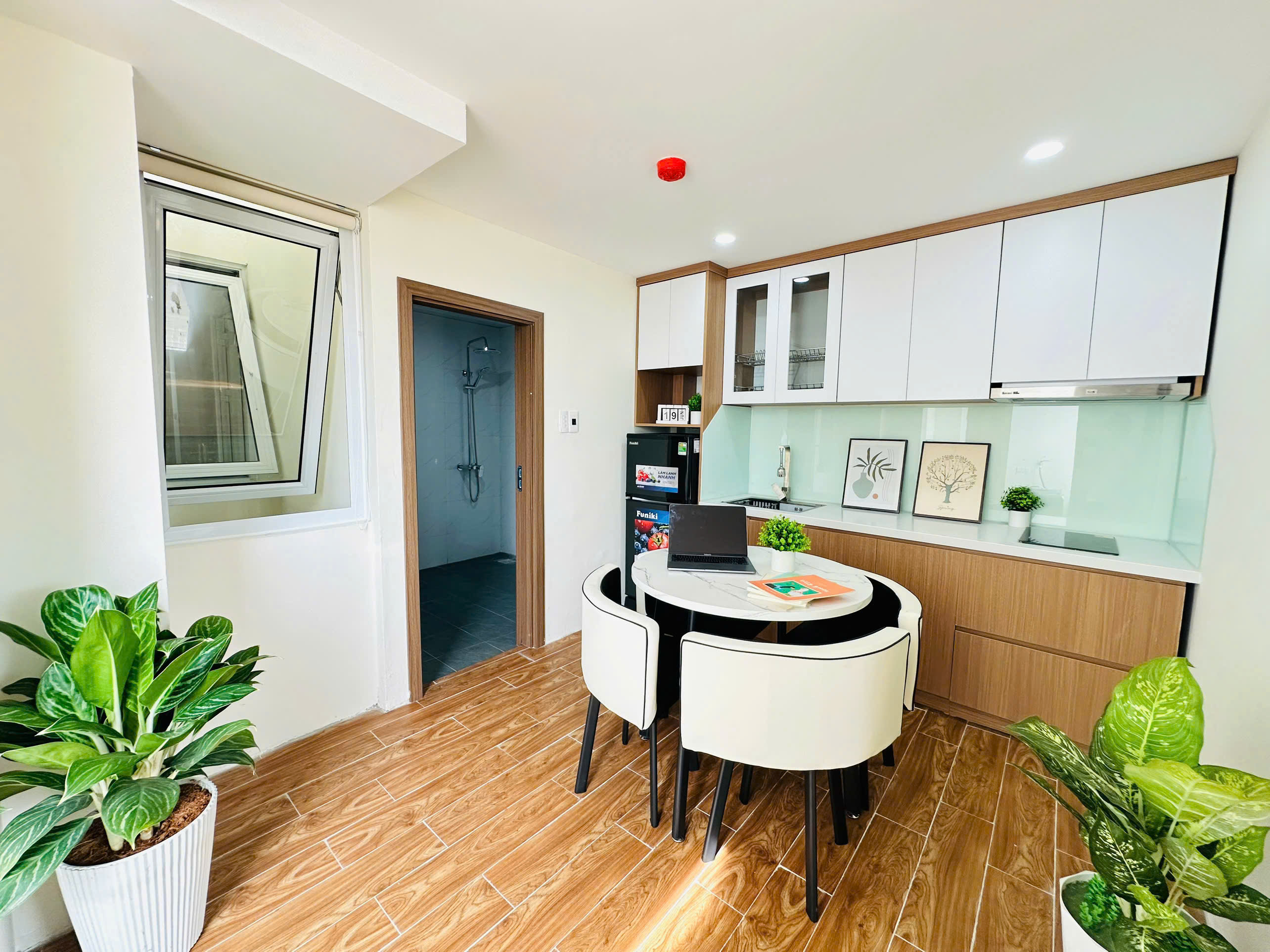 (Cực Hiếm) Căn hộ 2 phòng ngủ cao cấp 40m2 mới khai trương tại mặt phố Trúc Khê - Có máy giặt riêng - Ảnh 1
