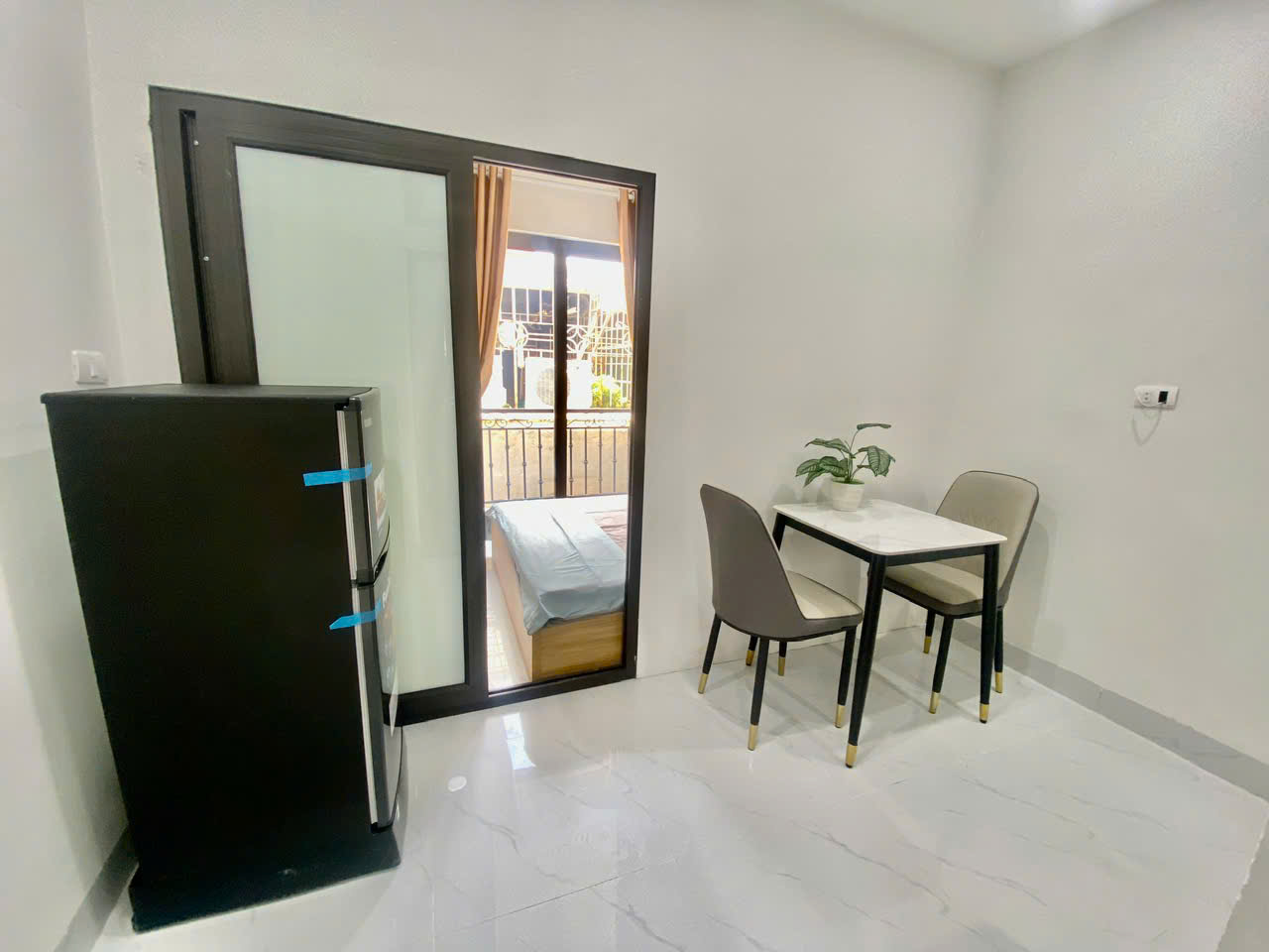 (Cực hiếm) Phòng 1N1K cao cấp 28m2 mới khai trương tại ngõ 113 Thái Thịnh - Nội thất cao cấp - Ảnh chính