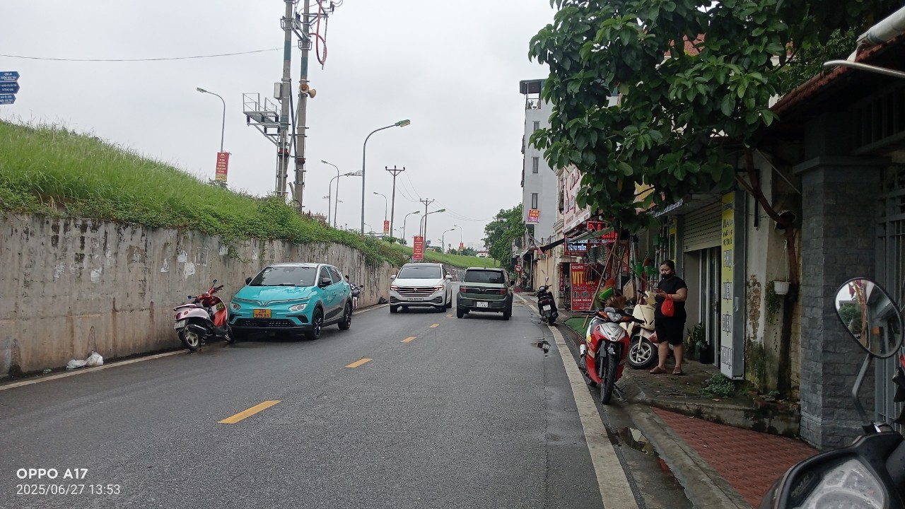 BÁN ĐẤT NGỌC THỤY LÝ SƠN – 94M² – Ô TÔ TRÁNH – VIEW SÂN BÓNG – GẦN PHỐ LÝ SƠN<br><br>🌟 Vị trí cực đẹp - Ảnh chính