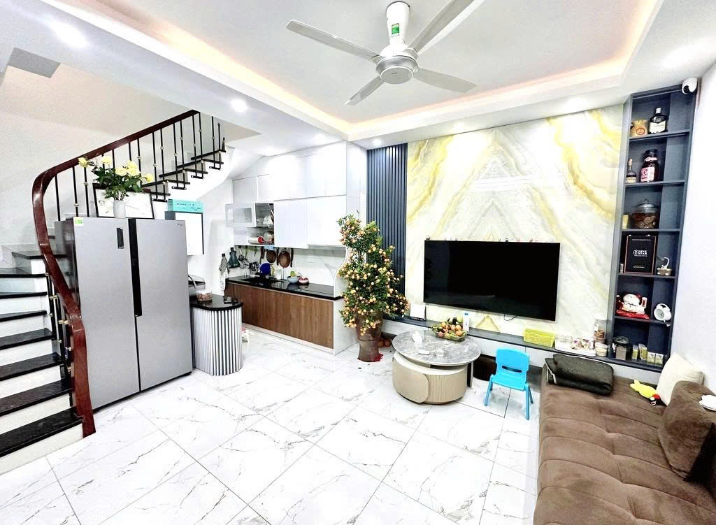 HIẾM !!! BÁN NHÀ PHÂN LÔ LẠC LONG QUÂN 35M2 - 5 TẦNG - 5M MẶT TIỀN - 8.35 TỶ - GẦN HỒ TÂY - Ảnh chính