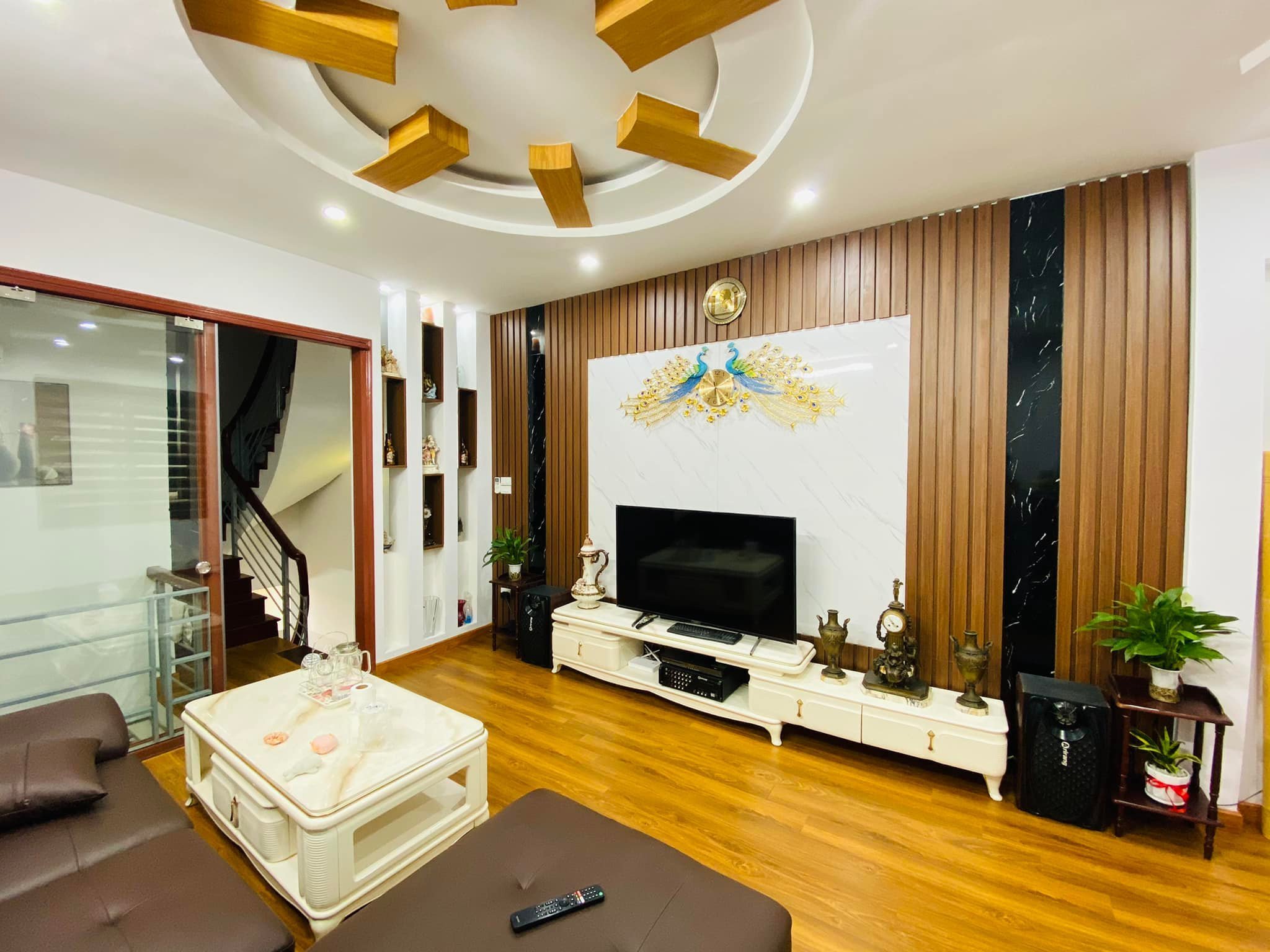 Căn nhà cuối cùng tại Tư Đình, ngay đường dẫn cầu TRần Hưng Đạo 57m2 x 3 tầng Giá 7,7 tỷ. - Ảnh 2