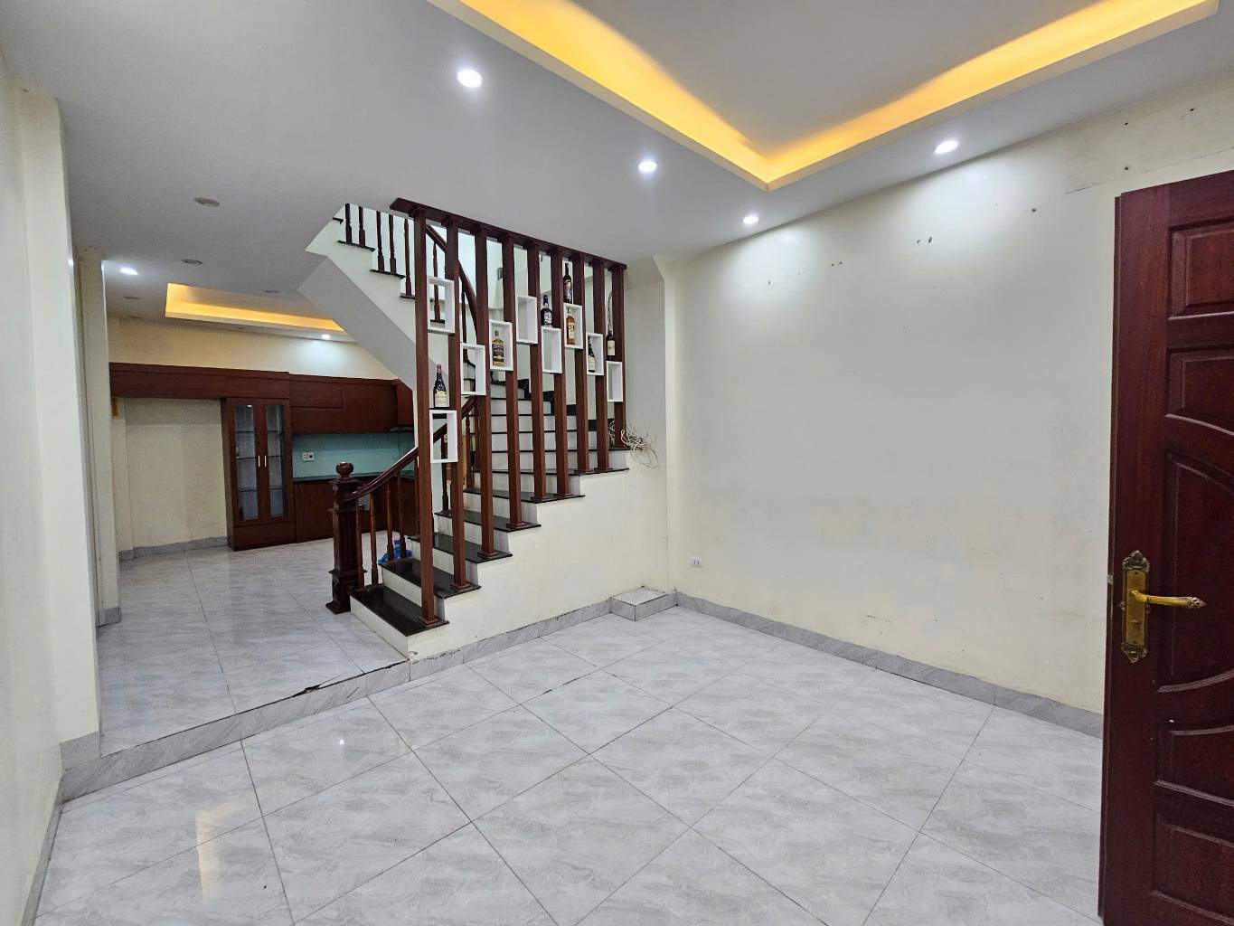 BÁN NHÀ CHÍNH CHỦ TỰ XÂY – NGÕ RỘNG – CÁCH Ô TÔ TRÁNH 10M – GẦN AEON LONG BIÊN – GIÁ CHỈ 5.X TỶ - Ảnh chính