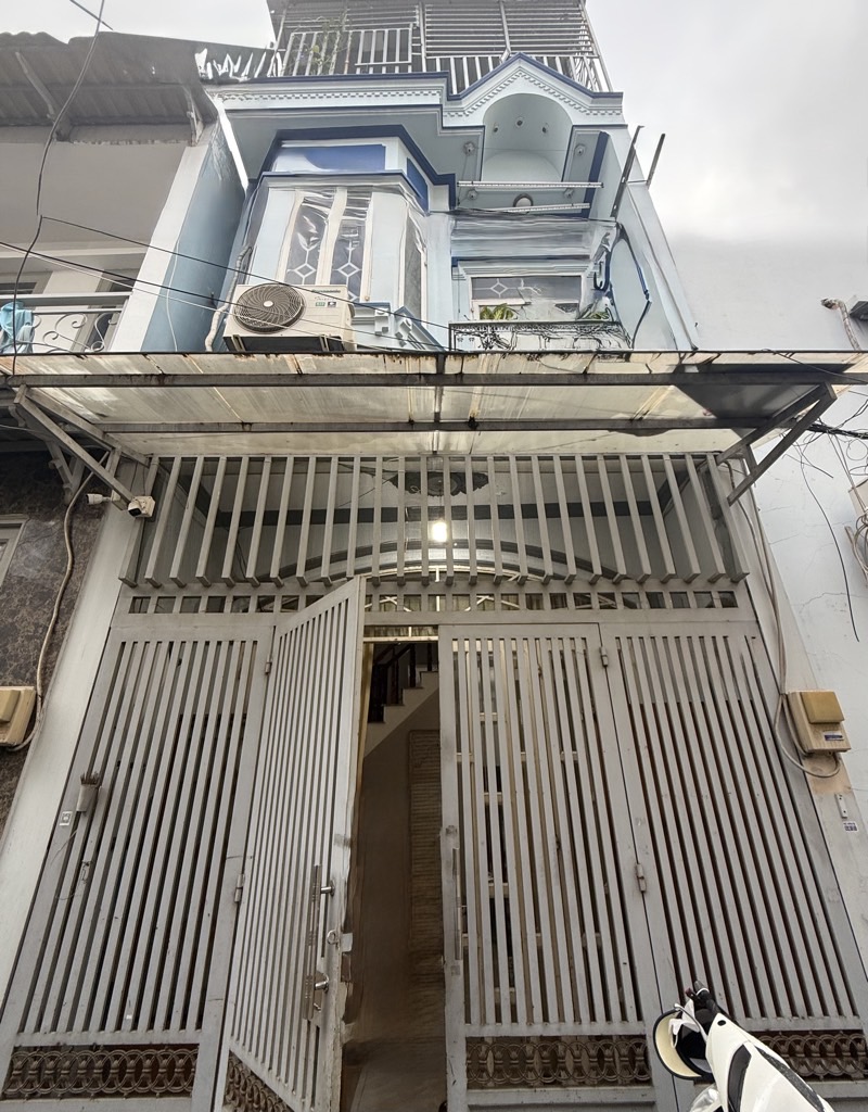 NHÀ BÁN - GẦN CHỢ PHẠM VĂN BẠCH & PHAN HUY ÍCH - HẺM XE HƠI ĐỔ CỬA - 40 M² - 3 TẦNG HƠN 4 TỶ - Ảnh 1