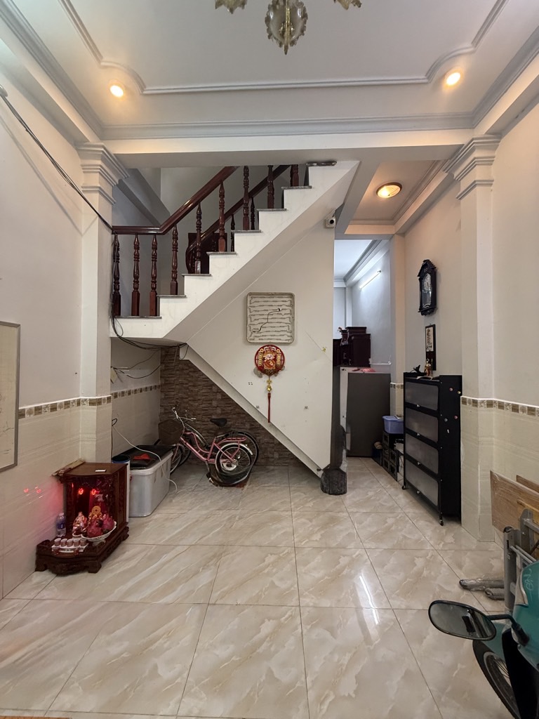 NHÀ BÁN - GẦN CHỢ PHẠM VĂN BẠCH & PHAN HUY ÍCH - HẺM XE HƠI ĐỔ CỬA - 40 M² - 3 TẦNG HƠN 4 TỶ - Ảnh 2