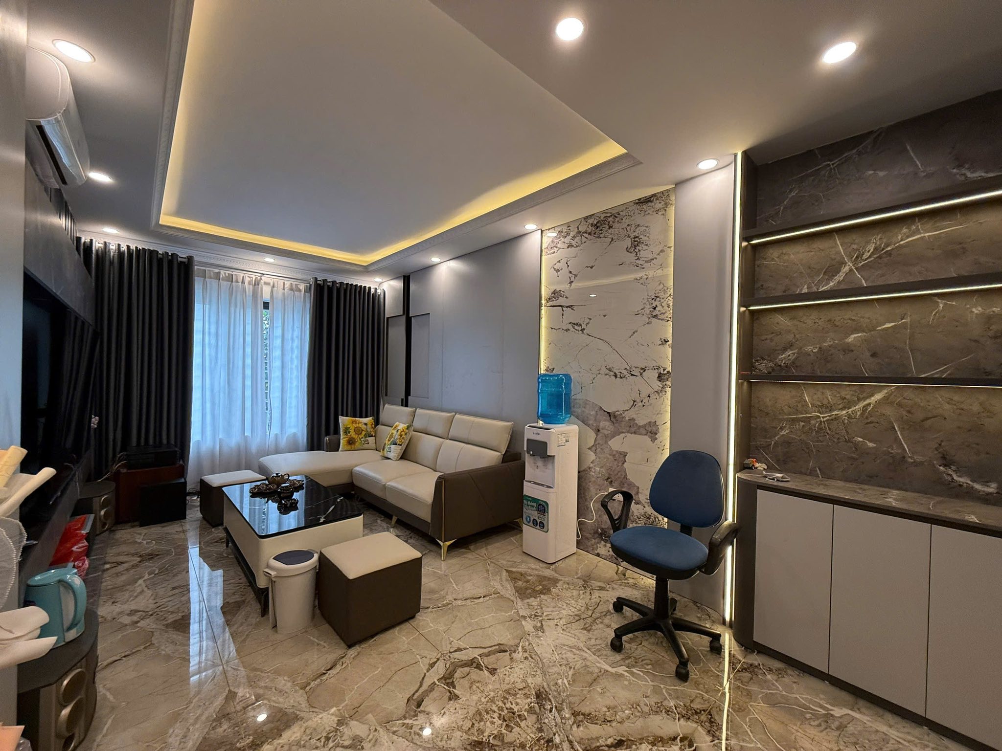 Chỉ 5.99 Tỷ, Sỡ Hữu Ngay Nhà Phố Giang Biên, Long Biên 6 Tầng Full Nội Thất, Ô Tô Đỗ Cổng - Ảnh chính