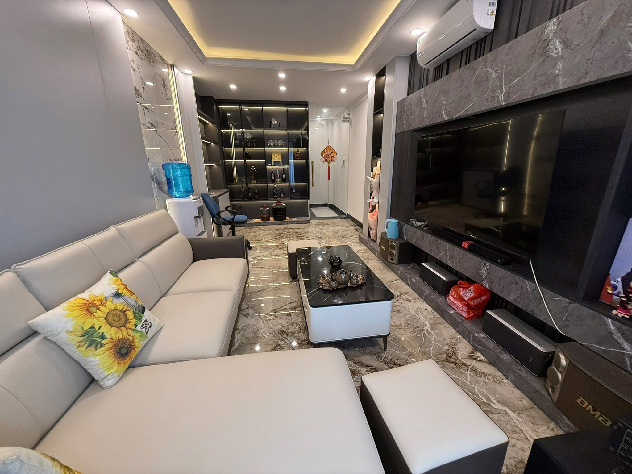 Chủ Cần Bán Gấp Nhà Phố Giang Biên, Long Biên 6 Tầng Full Nội Thất, Ô Tô Đỗ Cổng Chỉ 5.99 Tỷ - Ảnh 1