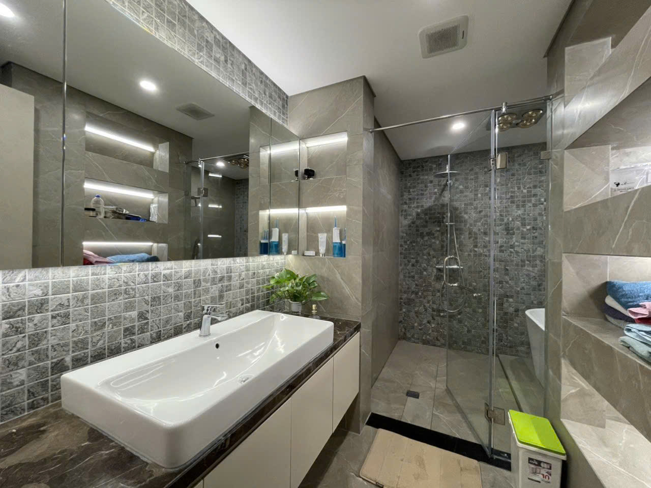 Cho thuê chung cư cao cấp Watermark 395 Lạc Long Quân, 157m2, 3 ngủ 2 vệ sinh, view Hồ Tây - Ảnh 1