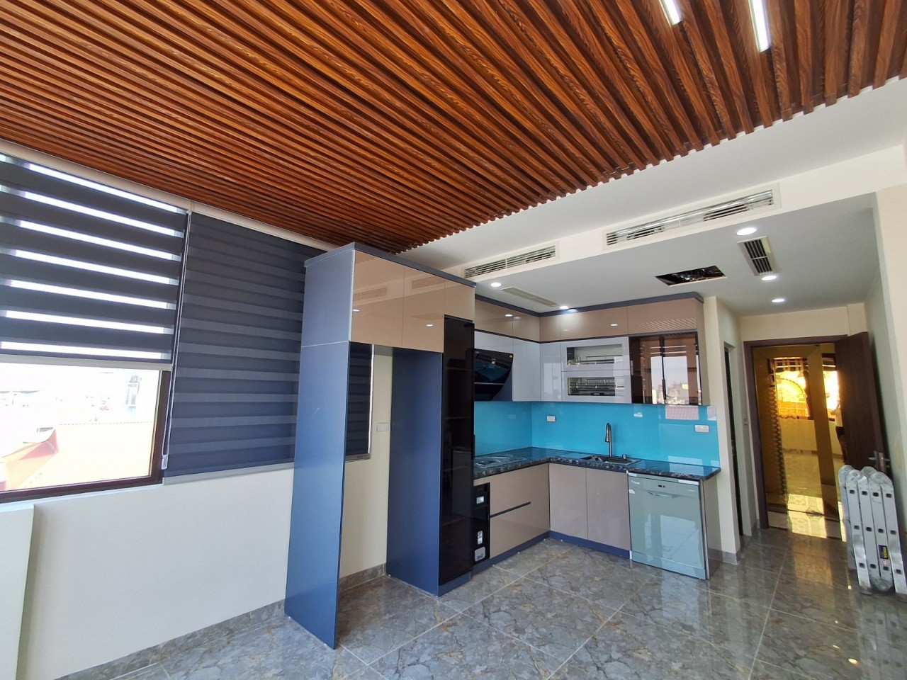 BÁN NHÀ LÔ GÓC NGUYỄN VĂN CỪ – THANG MÁY – Ô TÔ TRÁNH – GIÁ 13,9 TỶ<br>📍 Vị trí đắc địa – Duy nhất - Ảnh 3