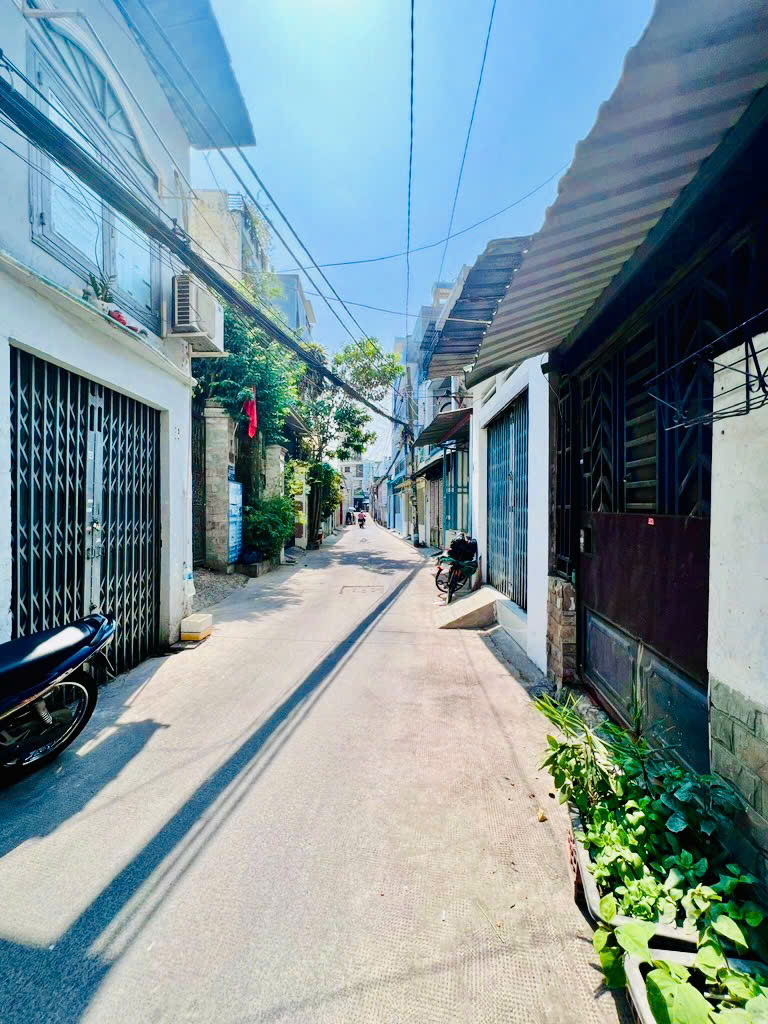 Hiếm, bán nhà 2 tầng mới đẹp Phạm Văn Bạch, hẻm ô tô, chỉ hơn 4 tỷ - Ảnh chính