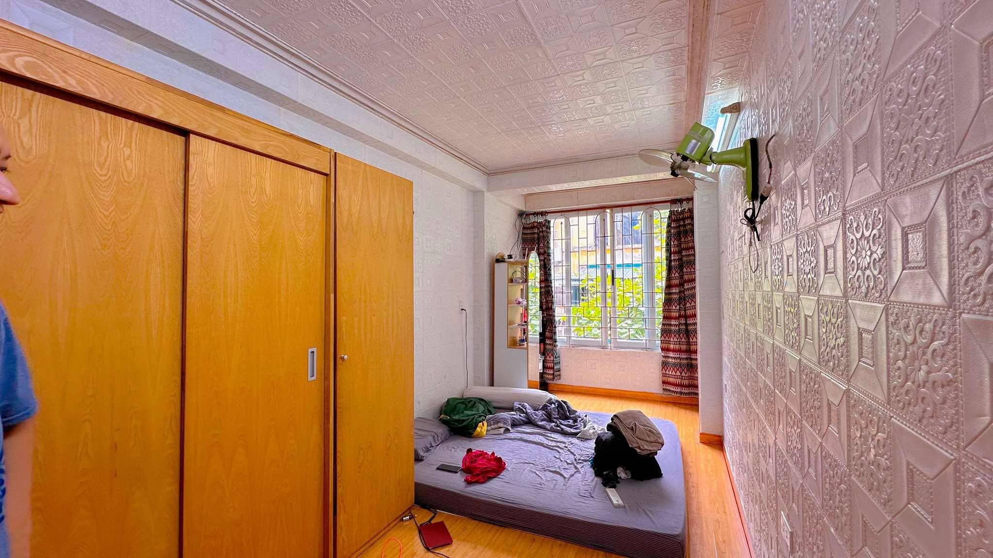 Bán nhà phân lô Phố Trần Quốc Hoàn, 30m2 x 5,5Tầng, Ôtô, nhà 2 mặt tiền, KD Sầm uất. - Ảnh 1