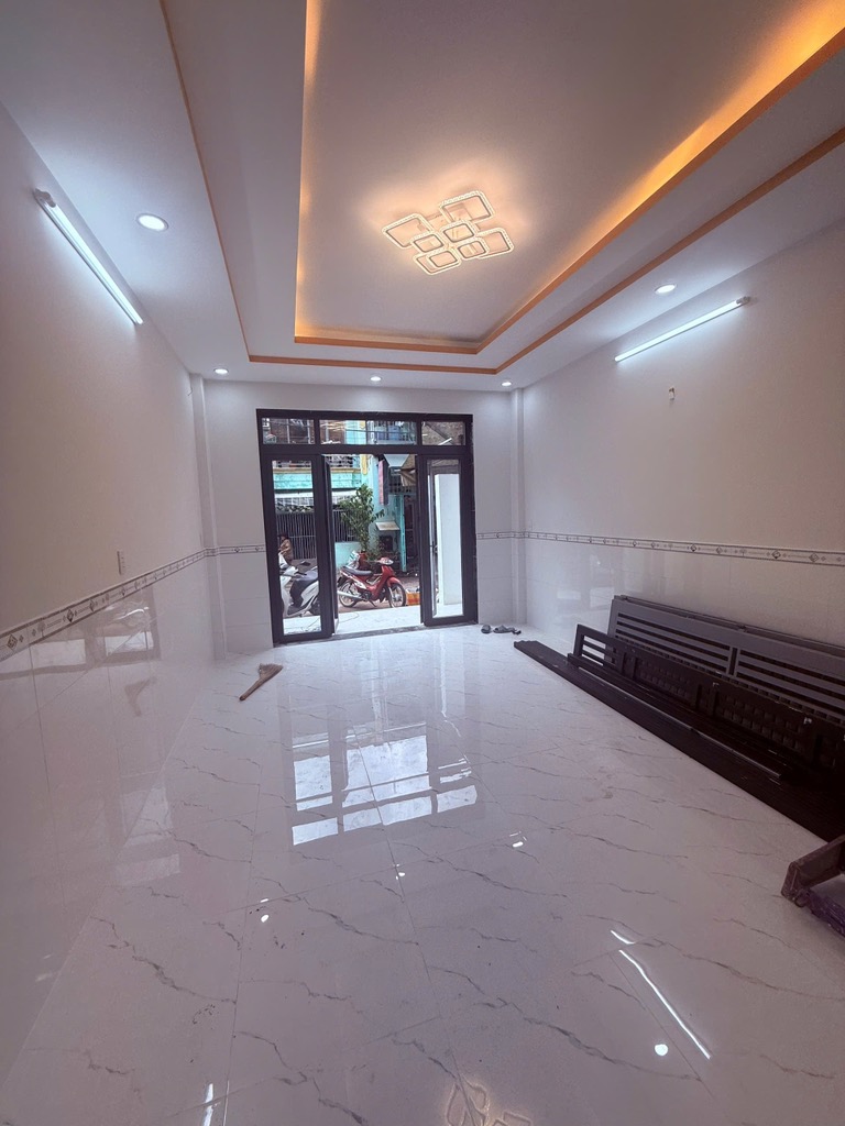 NHÀ XINH GIÁ MỀM - HẺM XE HƠI - GẦN CHỢ LÊ VĂN QUỚI - 2 TẦNG CHỈ 4.4 TỶ - Ảnh 2