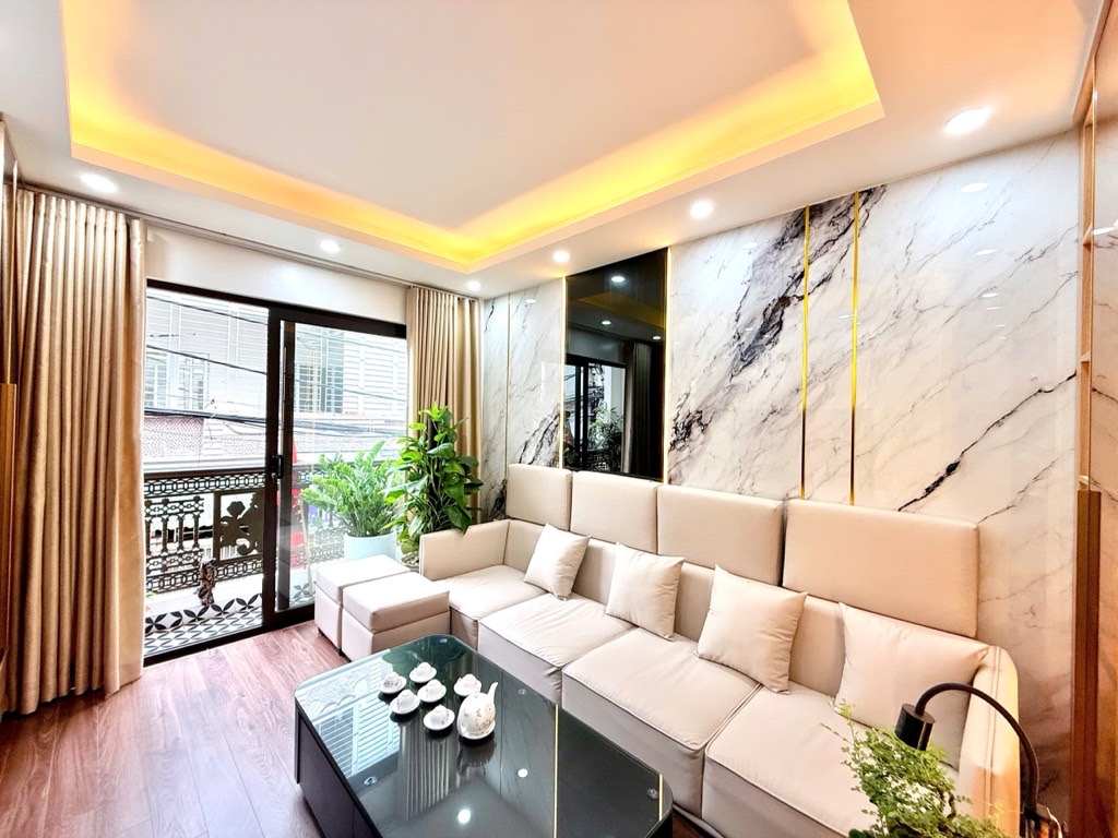 Nguyễn Chính, ô tô tải tránh đỗ, 3 thoáng, ngôi nhà của người thành đạt - Ảnh chính