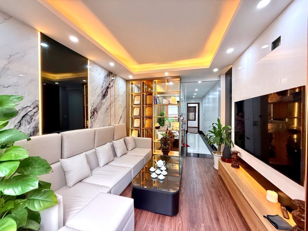 Nguyễn Chính, ô tô tải tránh đỗ, 3 thoáng, ngôi nhà của người thành đạt - Ảnh 3