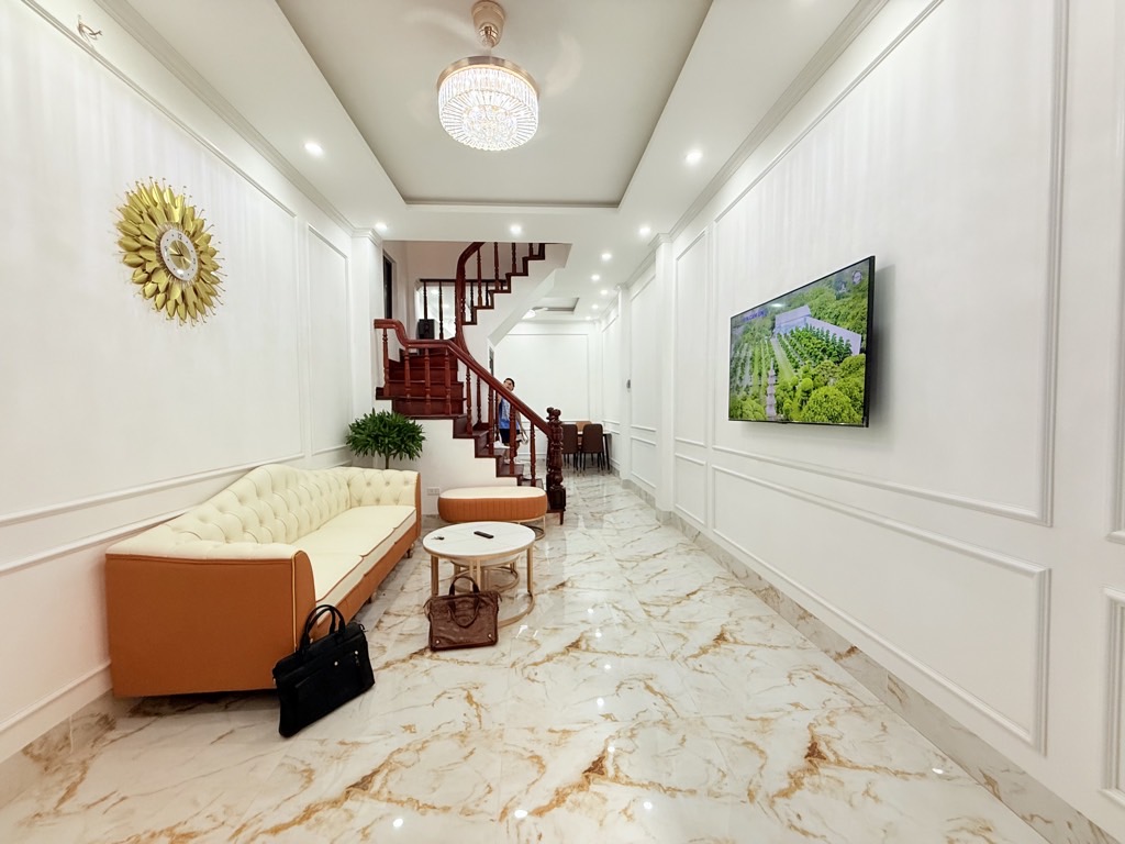Bán nhà Hoàng Hoa Thám, Ba Đình, ngõ thông gần phố, 2 thoáng 36m2, 5 tầng, chỉ 8.9 tỷ - Ảnh chính