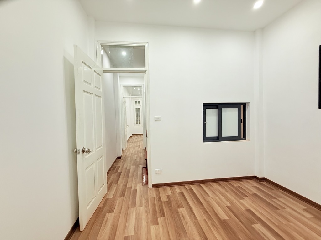 Bán nhà Hoàng Hoa Thám, Ba Đình, ngõ thông gần phố, 2 thoáng 36m2, 5 tầng, chỉ 8.9 tỷ - Ảnh 3