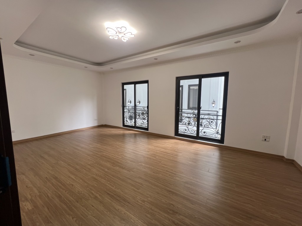 BÁN NHÀ 5 TẦNG MỚI – GẦN AEON LONG BIÊN – 40M² – GIÁ 6.X TỶ – NGÕ Ô TÔ – KHU VỰC AN SINH TUYỆT VỜI - Ảnh 1