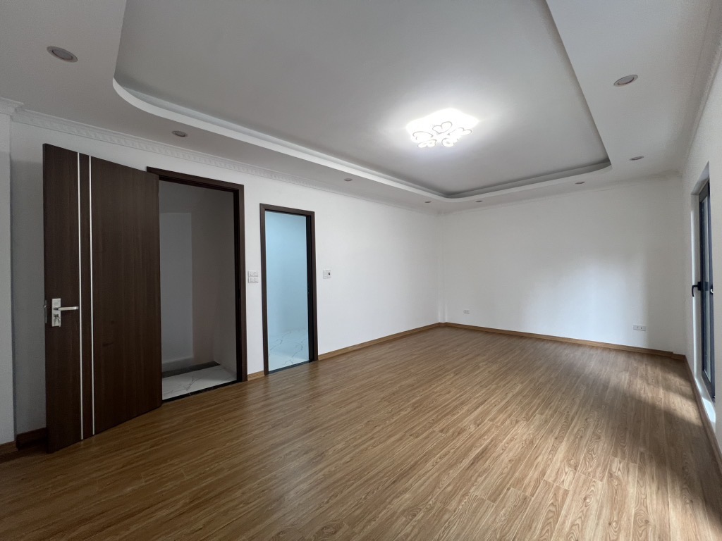 BÁN NHÀ 5 TẦNG MỚI – GẦN AEON LONG BIÊN – 40M² – GIÁ 6.X TỶ – NGÕ Ô TÔ – KHU VỰC AN SINH TUYỆT VỜI - Ảnh 2