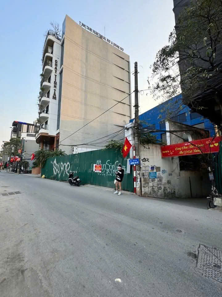 BÁN NHÀ ÂU CƠ -QUẢNG AN - NHÀ ÂU CƠ PHÂN LÔ -SỔ HOA HẬU. - Ảnh chính