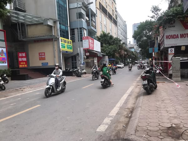 Bán nhà phố Vương Thừa Vũ - Thanh Xuân, 90m2 oto tránh - kinh doanh - giá 25,9 tỷ - Ảnh chính