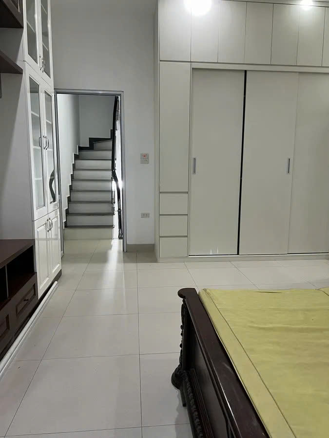 Bán Nhà Nghi Tàm 38m2. 3 tầng. mặt tiền 4.4m. giá 7.85 tỷ Tây Hồ Hà Nội - Ảnh 2