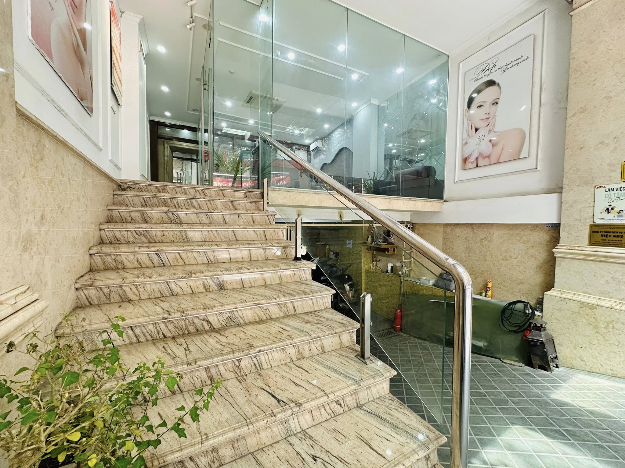 Bán nhà mặt phố Âu Cơ, Tây Hồ 53.5 tỷ 128m2 mặt tiền 5.7m xây 7 tầng gần Hồ Tây - Ảnh 1