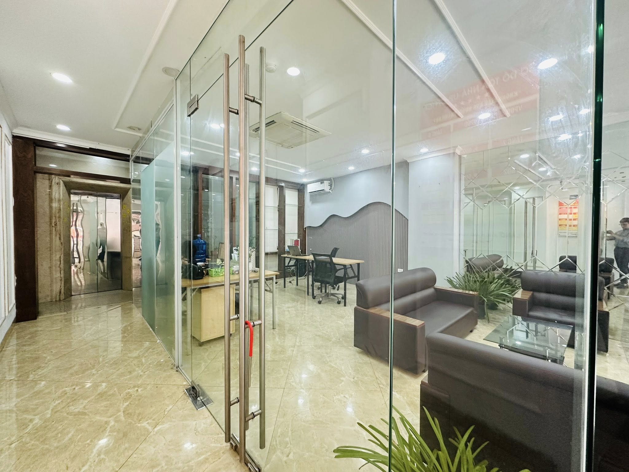 Bán nhà mặt phố Âu Cơ, Tây Hồ 53.5 tỷ 128m2 mặt tiền 5.7m xây 7 tầng gần Hồ Tây - Ảnh chính