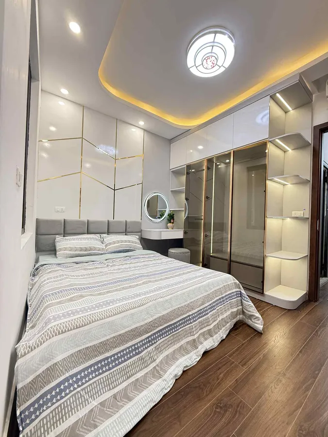 Bán Nhà Lương Sử C. Đống Đa. DT 40m2. MT 3,7m.  4 Tầng. Giá 9,95 Tỷ. - Ảnh 1