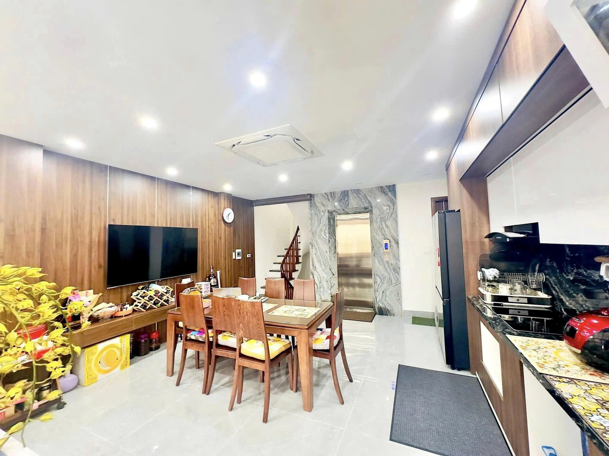 Bán nhà phố Trích Sài, Tây Hồ 35 tỷ 53m2 xây 7 tầng thang máy 2 thoáng sát Hồ Tây - Ảnh 2